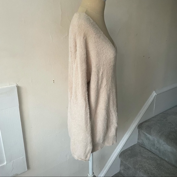 Fate Fuzzy Knit V-Neck Long Sleeve Pullover Beige Sweater Size S/M EUC - Picture 5 of 11